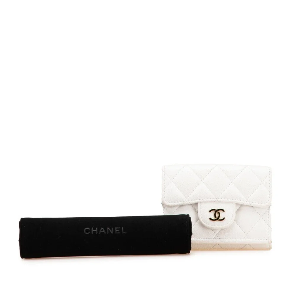 CHANEL White Caviar Leather Logo Wallet